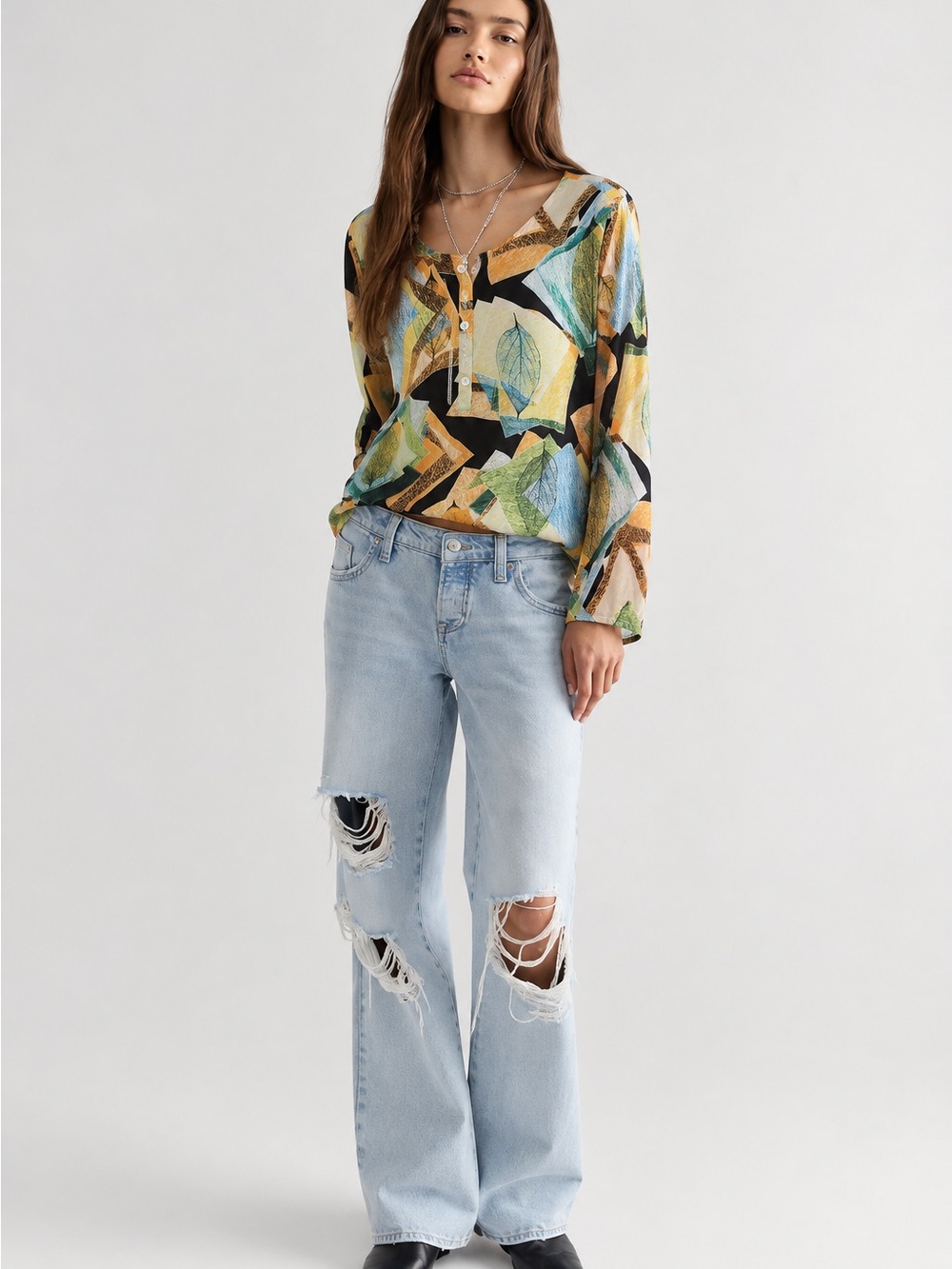 211. Emery Rose Multicolor Leaf-Print Long Sleeve Button Front Top